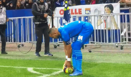 莱奥：我和囧叔经常交流，不仅聊足球，也聊生活中的方方面面