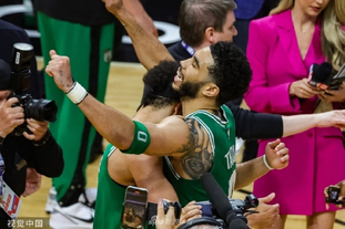 半场：奥格斯堡2-0勒沃库森，吉安努利斯传射，安东-卡德破门（半场战罢：奥格斯堡2-0领先勒沃库森，吉安努利斯传射建功，安东-卡德破门）