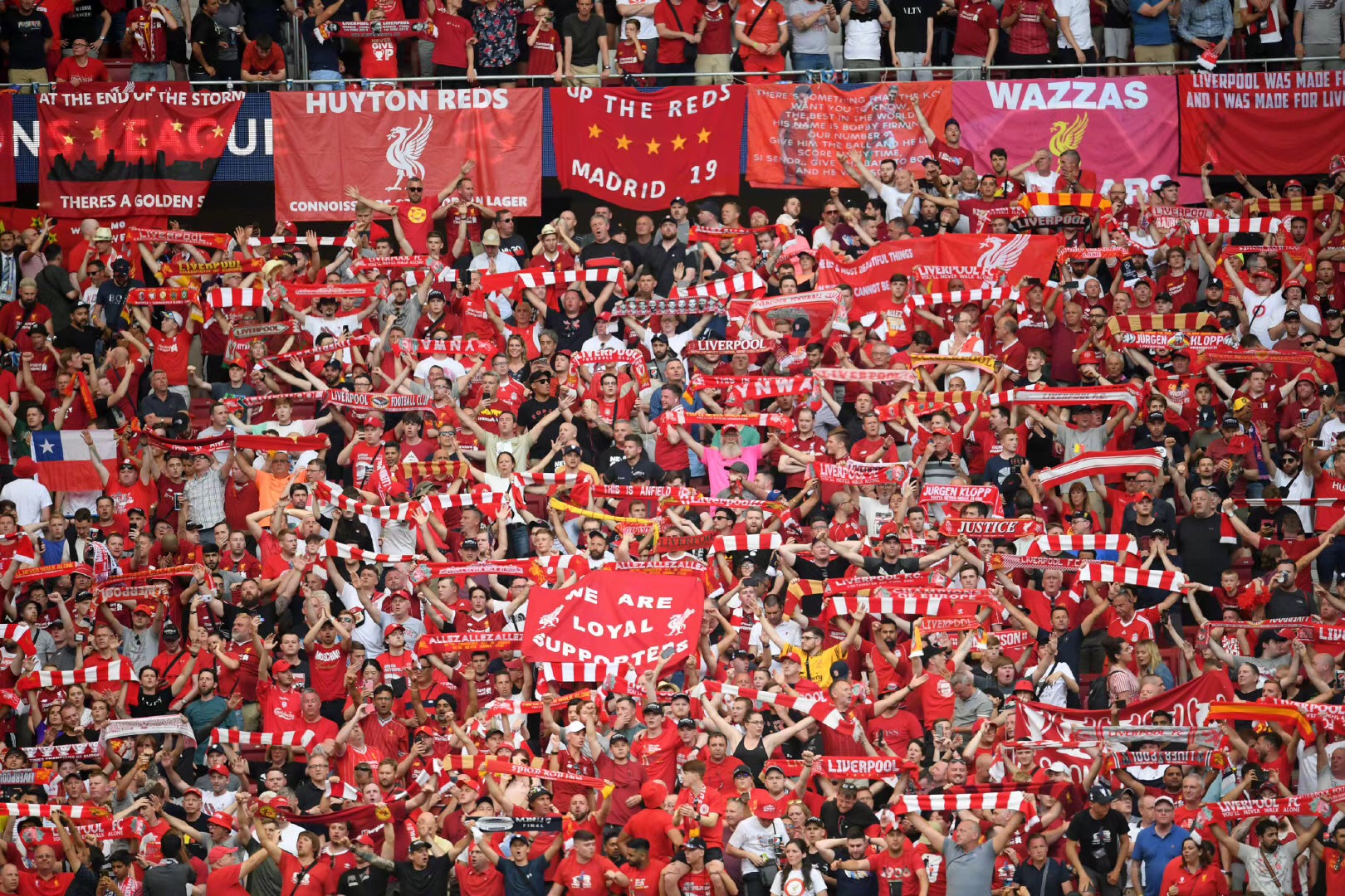 足球财经机构：阿兰希勒96年的转会费放到现在相当于2.25亿镑（足球财经机构估算：希勒1996年转会费按当今物价折合约2.25亿英镑）