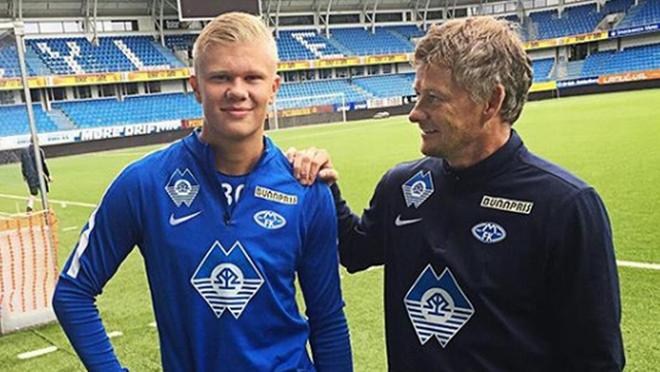 足球报：申花将利用今年最后两场亚冠来决定人员的去留（足球报：申花将以本年末两场亚冠检验阵容，敲定人员去留）