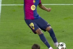 TA：贝林应该担任英格兰的10号位，他比罗杰斯更具进球威胁（TA：英格兰10号应由贝林担纲，他的进球威胁胜过罗杰斯）