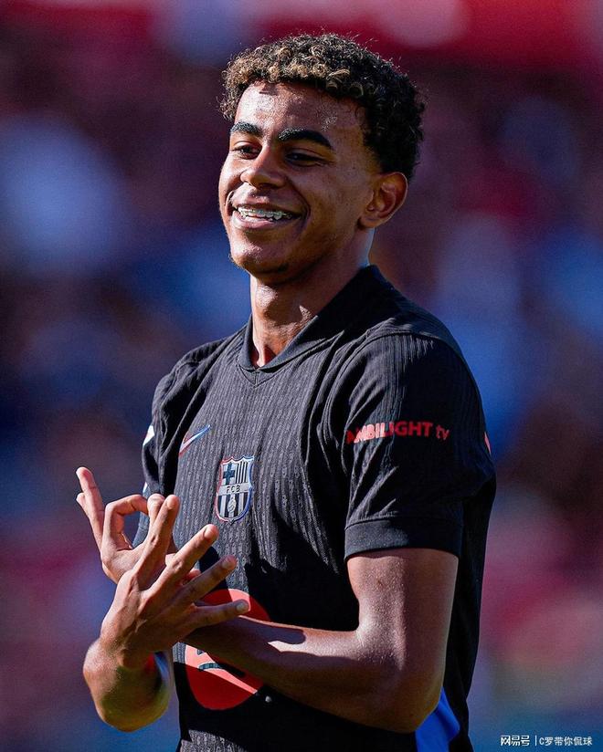 巴黎圣日耳曼多点开花全面压制（巴黎圣日耳曼火力全开，全面掌控比赛）