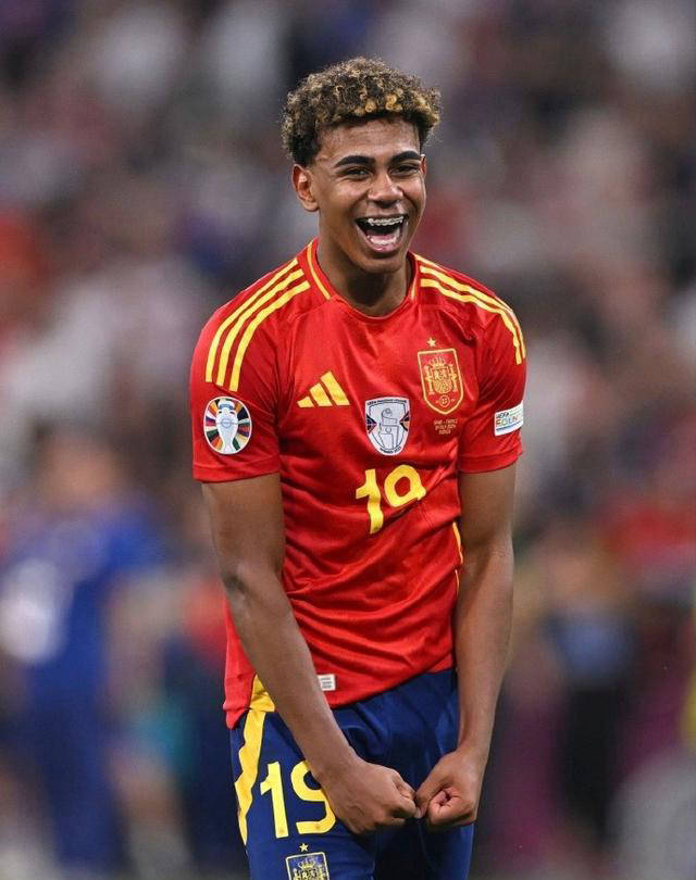 邮报：曼联将在主场提供客场比赛直播观赛服务，每场收25英镑（邮报：曼联计划在老特拉福德开放客场比赛直播观赛，单场25英镑）