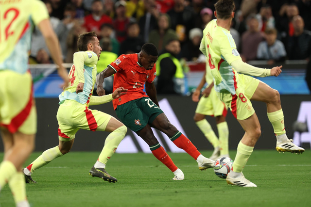 祝贺，王霜和陈晨入选2025国际足联年度最佳女足阵容候选名单（王霜、陈晨入围2025年国际足联年度最佳女足阵容候选名单）