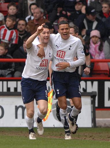 欧联杯八强抽签产生，多场恶战值得期待（欧联杯八强签位出炉，多场强强对话看点十足）