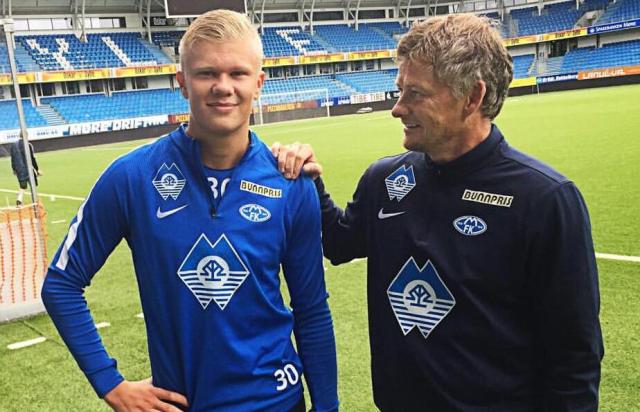 成都金牛公安：蓉城vs河南期间，两名观众做出侮辱性动作被行拘（成都金牛警方通报：蓉城对河南比赛期间，两名观众因侮辱性举动被行拘）