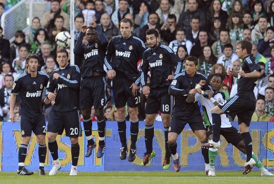 最大功臣，莱昂纳多冲刺阶段连续进球，转会费仅88万欧（莱昂纳多成关键先生，冲刺期连场破门，转会费仅88万欧）