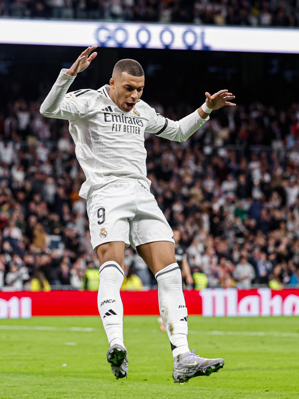 山东泰山足球俱乐部：中超首支积分1500分球队的荣耀之路（山东泰山足球俱乐部：率先达成中超1500分里程碑的辉煌征程）