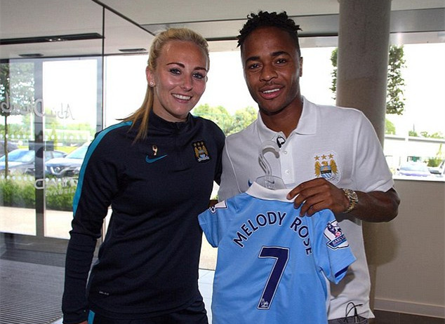 安德烈·莫拉坚称塞梅尼奥“致力于”伯恩茅斯为曼联做准备（安德烈·莫拉强调塞梅尼奥全情投入，伯恩茅斯正备战曼联）