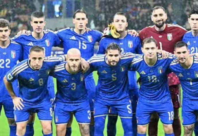 德甲半场：埃姆雷詹点射，拜尔建功，多特暂2-0斯图加特（半场战报：埃姆雷-詹点球破门，拜尔建功，多特暂2-0领先斯图加特）