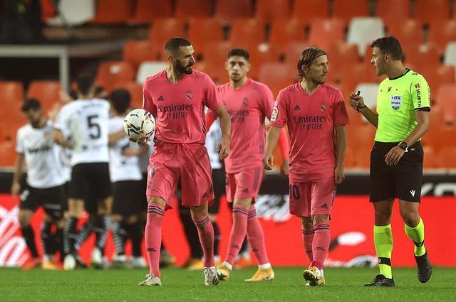 海港成立20周年！徐根宝致辞：俱乐部成绩首先要感谢球迷（海港成立二十周年，徐根宝致辞：俱乐部成绩首功在球迷）